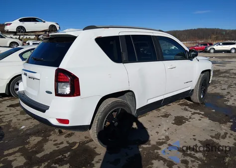 2016 Jeep Compass Latitude z USA, uszkodzony, nr VIN 1C4NJDEB7GD586591
